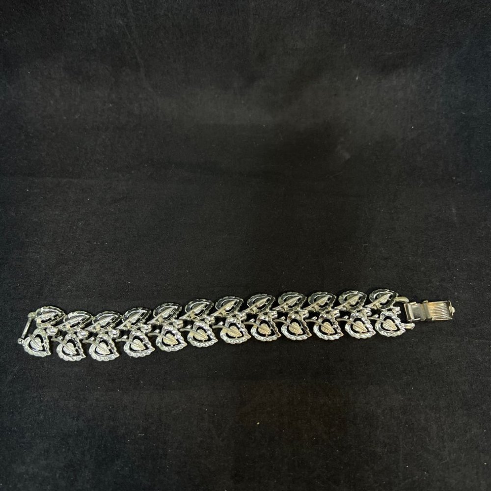 Vintage Coro Pegasus Silver Tone Leaves Paneled Bracelet (4054)